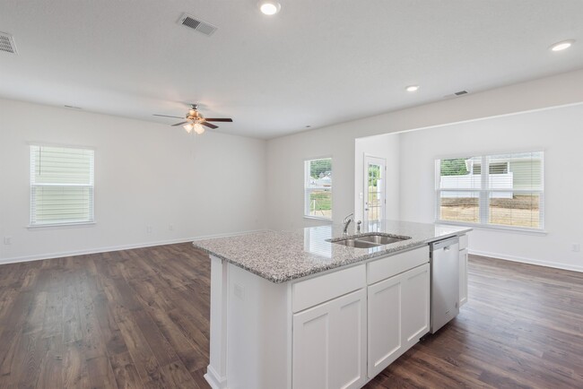 Building Photo - 104 Greystone Way