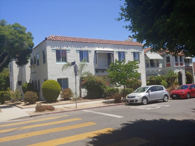 Top left apartment - 1944 N Hoover St
