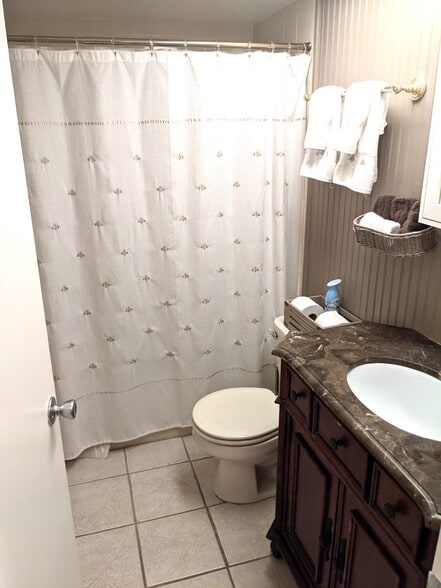 Second bath - 100 Grand Blvd
