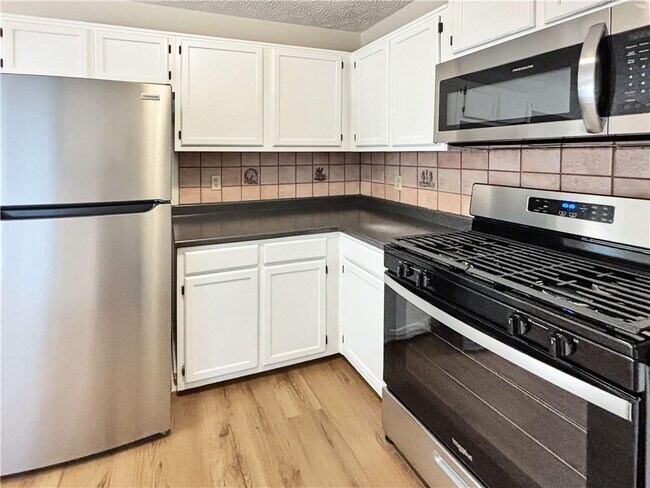 Building Photo - 1819 Cres Hill Dr NW