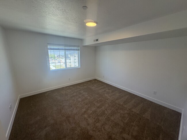Building Photo - 2028 Sawmill Blvd
