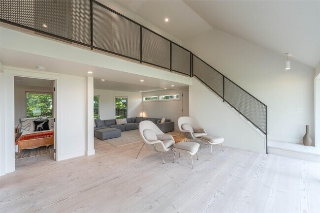 Building Photo - 590 Haywaters Dr