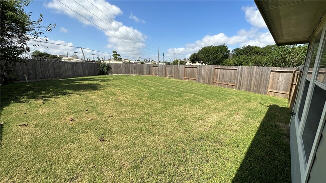 Building Photo - 17123 Oakwood Chase Dr