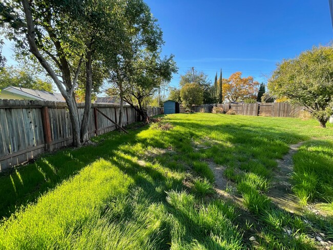 Building Photo - Charming 3-Bedroom Home with Bonus Room an...