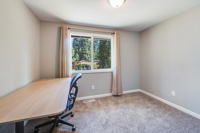 Building Photo - Updated split level home in Shoreline with...