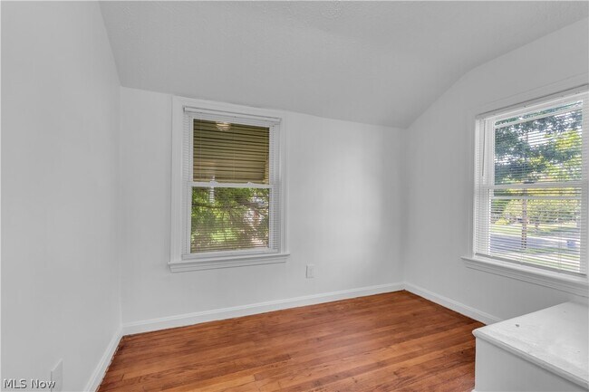 Building Photo - 15803 Delrey Ave