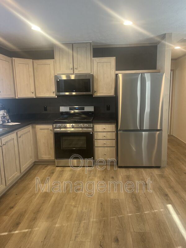 Building Photo - 825 1st Ave E