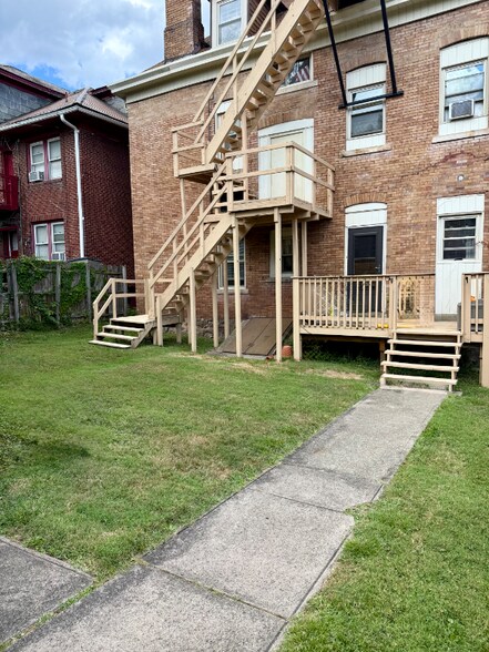 Building Photo - 5430 Baywood St