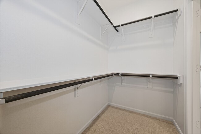 Building Photo - 5015 Bowen Pr Dr