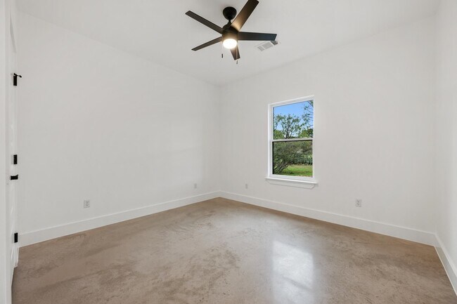 Building Photo - 830 Woodland Hills Dr
