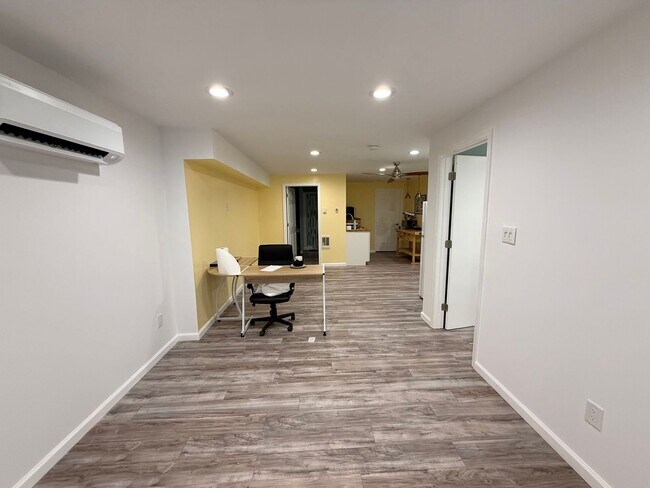 Building Photo - 326 Riverside Ave