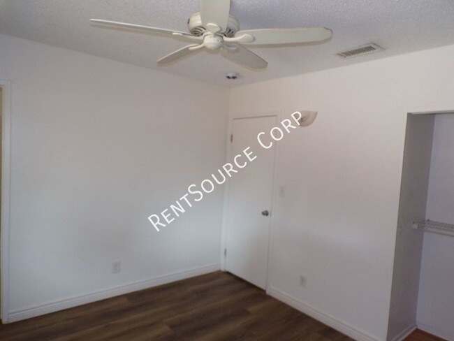 Building Photo - 1820 Calico Dr