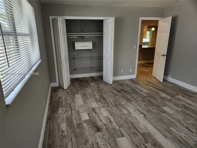 Building Photo - 107 18th Ave S