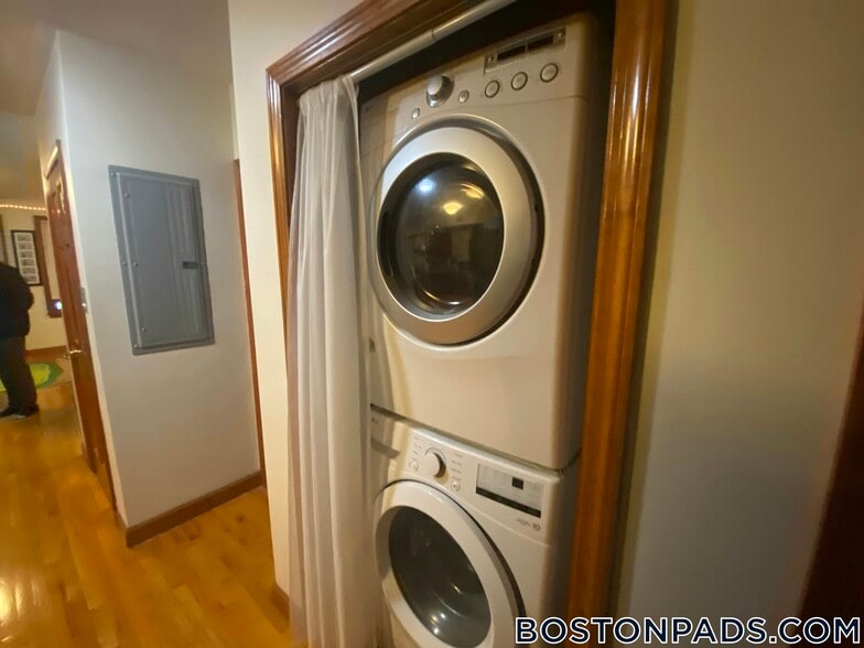 Building Photo - 102 Allston St