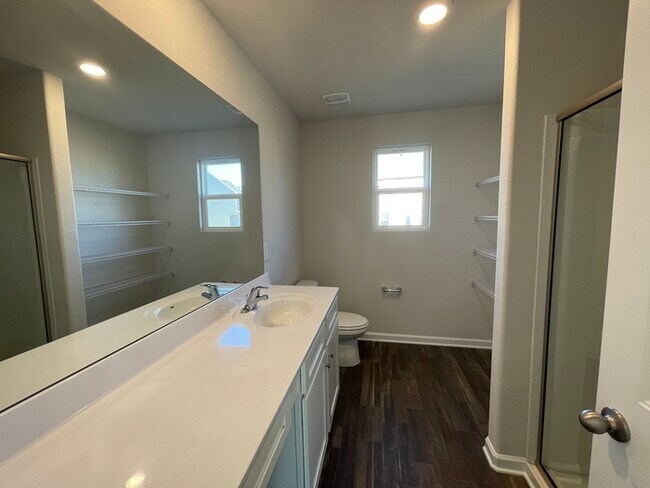 Building Photo - beautiful home with 3 bedrooms