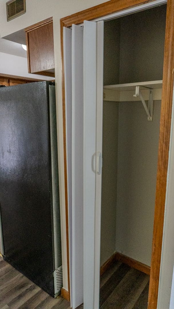 Building Photo - Updated 3-Bedroom Townhouse in Convenient Toledo Location