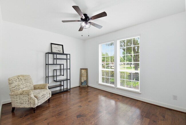 Building Photo - 6010 Green Meadows Ln