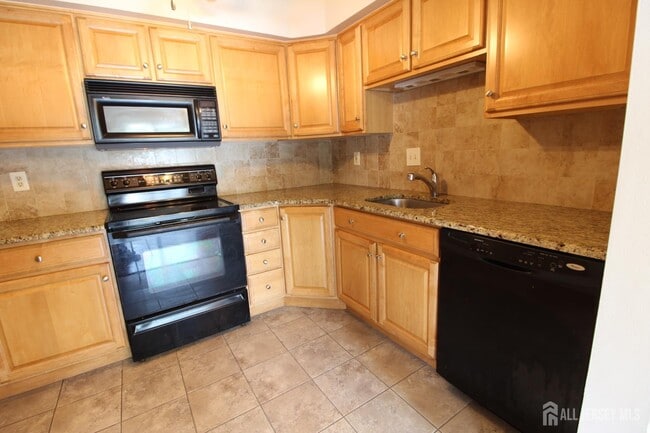 Building Photo - 3123 Sayre Dr