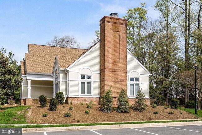 Building Photo - 8201 Crossbrook Ct