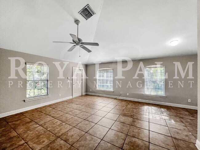 Building Photo - 2 Bed, 2 Bath Duplex on First Street – Washer & Dryer Included, Pet-Friendly, Minutes from Downto...