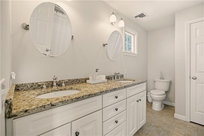 Building Photo - 105 Lilac Ln