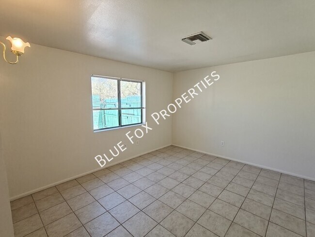Building Photo - 3318 E Bellevue St