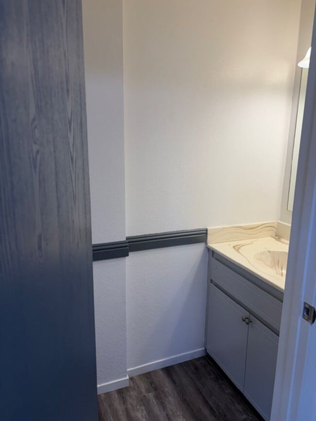 Building Photo - 3 Bed, 2.5 bath home in Carson City, Available 11/11