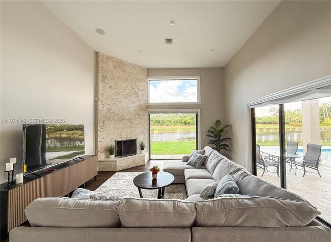 Building Photo - 400 Alexandra Cir