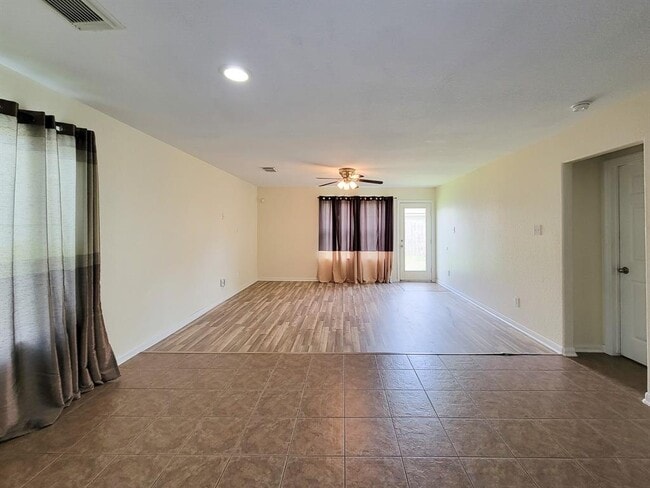 Building Photo - 12835 Regal Oaks Bend Ln