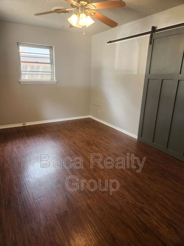 Building Photo - 500 Clearview Dr