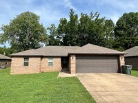 Building Photo - 206 S Bernis St