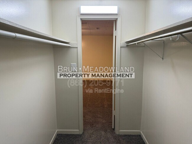 Building Photo - 1921 Meadowland Ln