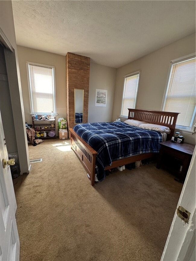 Building Photo - 70 Alexander St