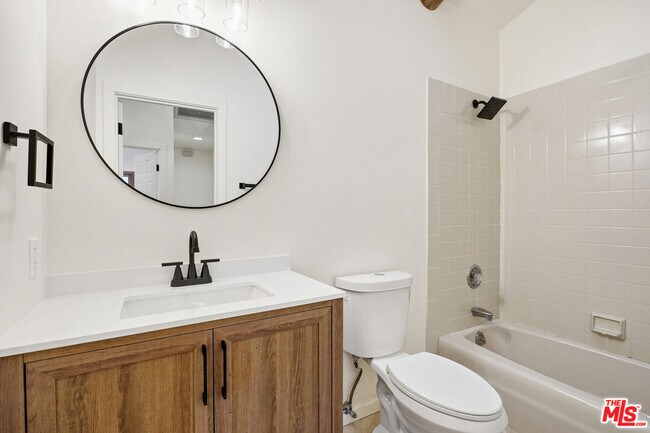 Building Photo - 373 Loftyhill Dr