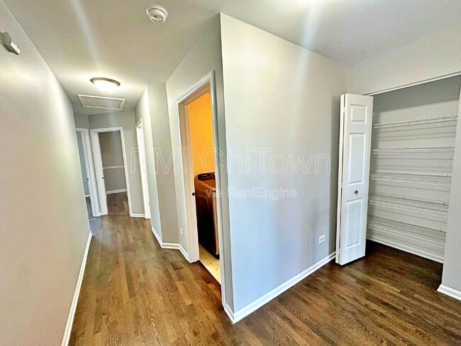 Building Photo - 5682 Cambridge Way