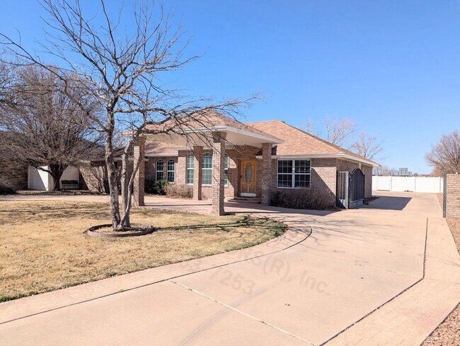 Building Photo - Luxurious Relaxation in Raintree