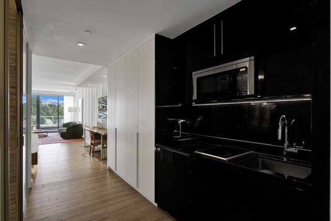 Building Photo - 2201 Collins Ave