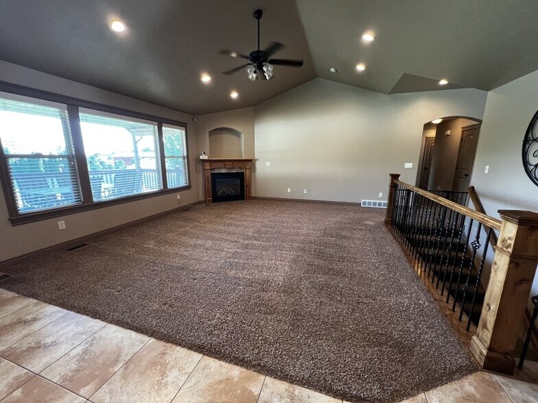 Building Photo - 985 W 8000 S