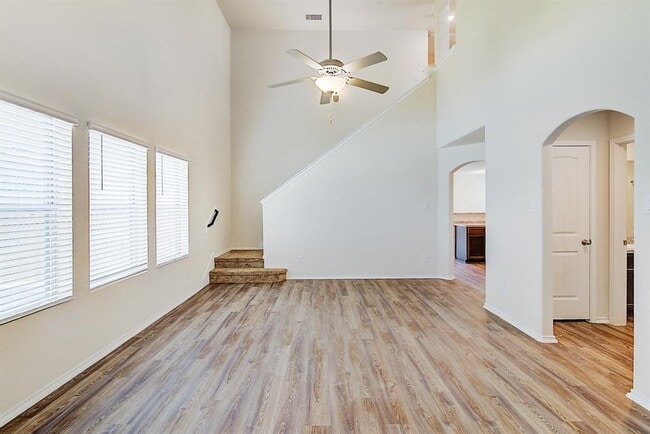 Building Photo - 14316 BROADLEAF CT