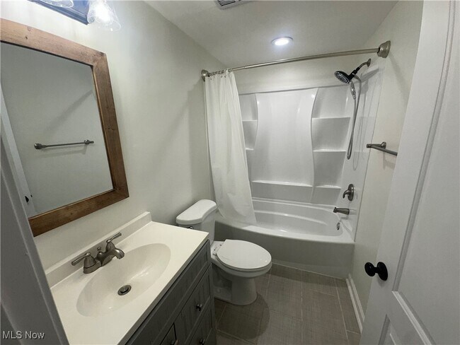 Building Photo - 18092 Fox Hollow Dr