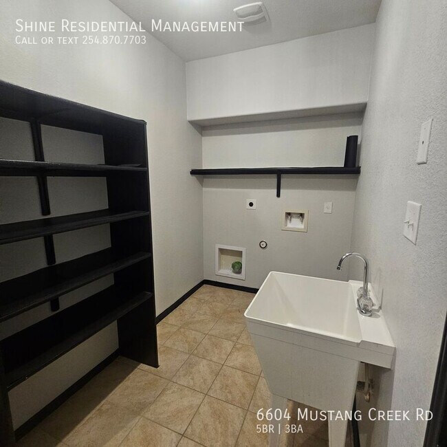 Building Photo - 6604 Mustang Creek Rd
