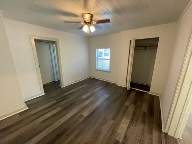 Building Photo - Large One Bedroom In Duck Pond Available in August!!!!