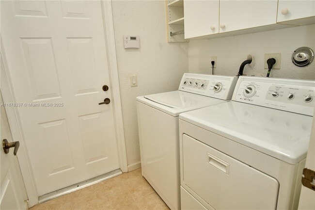 Building Photo - 2707 Center Ct Dr