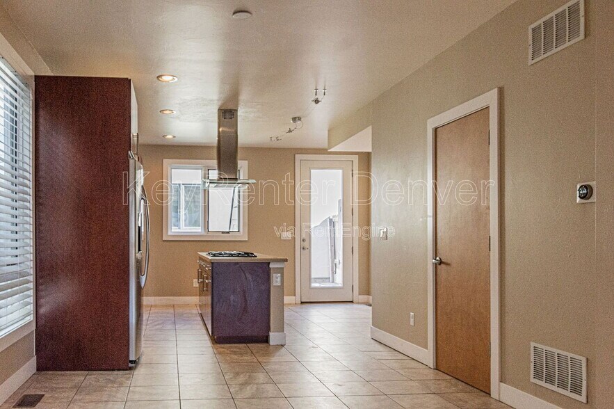 Building Photo - 4186 Utica St