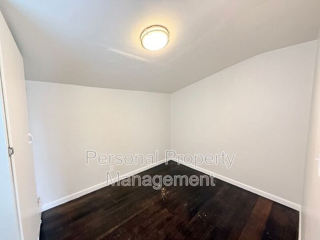 Building Photo - 1103 W St