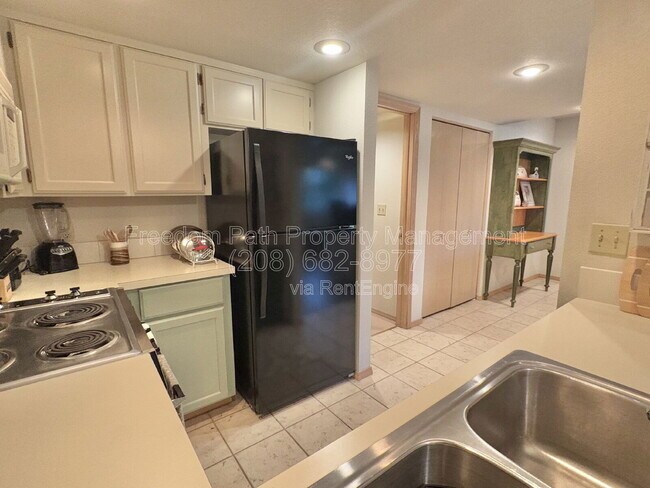 Building Photo - 5637 W Racquet Rd