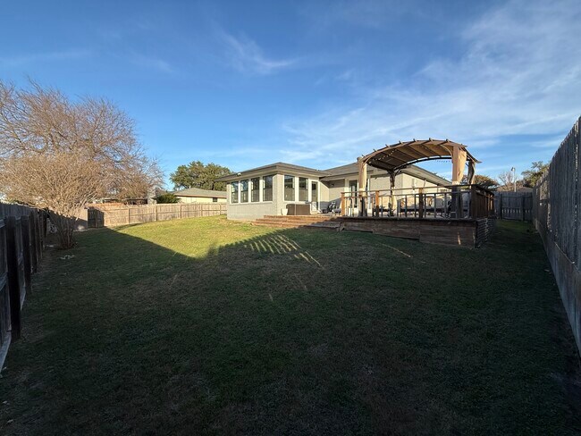 Building Photo - 3402 Azalea Dr