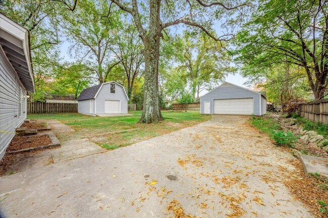 Building Photo - 3587 Cowden Ave