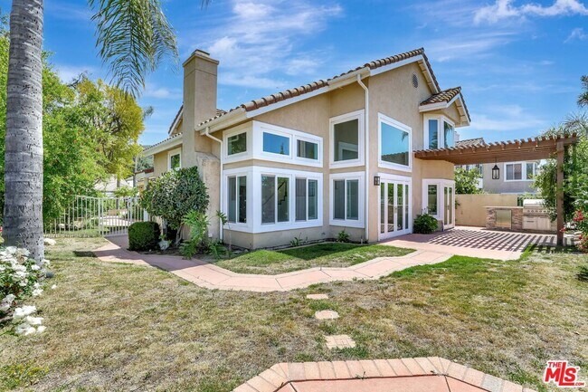 Building Photo - 24701 Cll Conejo