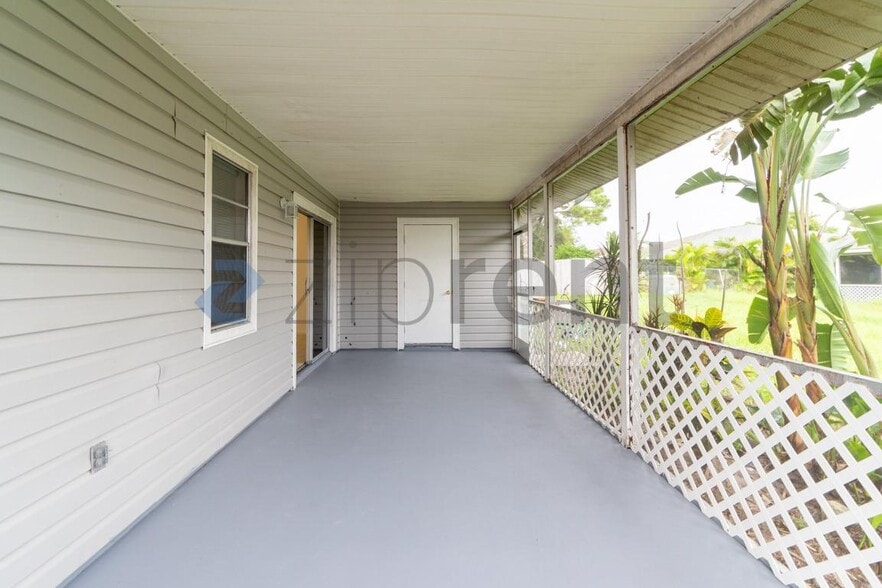Building Photo - Unit